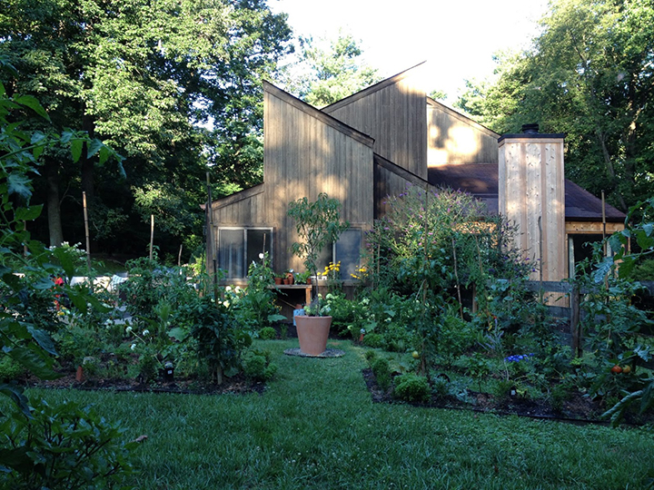 Botanica brings organic, edible gardens home